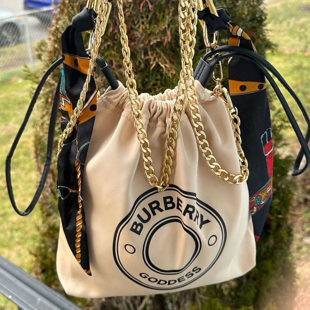 Burberry - Picture 12 of 12